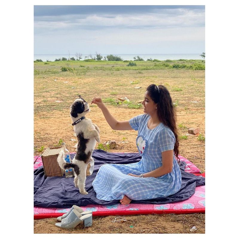 ఇక కెరీర్ విషయానికి వస్తే సౌత్ ఇండియాలోని టాప్ స్టార్స్ సినిమాలో హీరోయిన్ గా నటిస్తుంది కీర్తి. మహేష్ హీరోగా తెరకెక్కుతున్న సర్కారు వారి పాట మూవీలో కీర్తి హీరోయిన్ గా నటిస్తున్న విషయం తెలిసిందే.