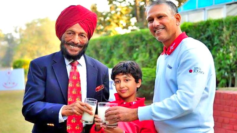 दरअसल, मिल्खा सिंह के बेटे को फिल्मों का काफी शौक है। मिल्खा सिंह ने बताया था कि यात्रा के दौरान फ्लाइट में उनके बेटे जीव फिल्में देखा करते थे। ऐसे ही एक सफर के दौरान उनके बेटे ओम प्रकाश मेहरा की फिल्म 'रंग दे बसंती' देख रहे थे। इसे देखकर ही उन्हें लगा कि उनके पिता की बायोपिक को राकेश ओमप्रकाश मेहरा से अच्छा कोई नहीं बना सकता। इसके बाद जीव ने अपने पिता मिल्खा सिंह को फिल्म के लिए मना लिया था।