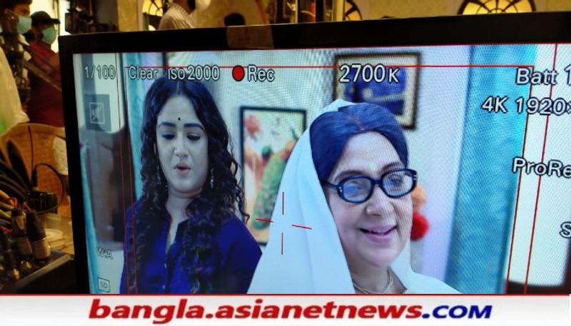 শুটিং মাঝেই চলছে ফ্রেম- চেকিং বাংলা সিরিয়ালের।