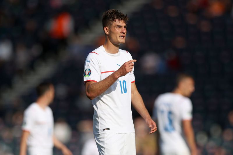 In the following half, six more encouraging attempts were made. Although Patrik Schick pulled one back for the Czech in the 49th minute, the Danes were strong enough with their defence to hold on to the slender lead, thus managing to see it through at the full-time whistle.