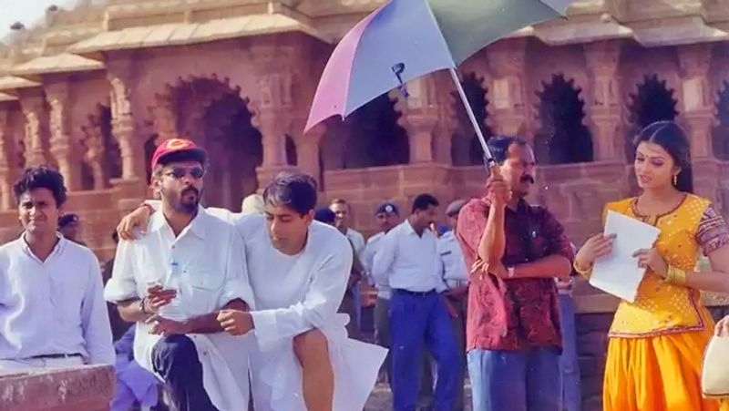 'हम दिल दे चुके सनम' की खास बात यह भी थी कि यह फिल्म बॉक्स ऑफिस पर भी हिट साबित हुई थी। इस फिल्म ने उस दौर में 51 करोड़ रुपए का कलेक्शन किया था, जबकि फिल्म का बजट महज 16 करोड़ था। यही नहीं, रिपोर्ट्स के मुताबिक 'हम दिल दे चुके सनम' ने विदेशों में भी 8.5 करोड़ रुपए की कमाई की थी।