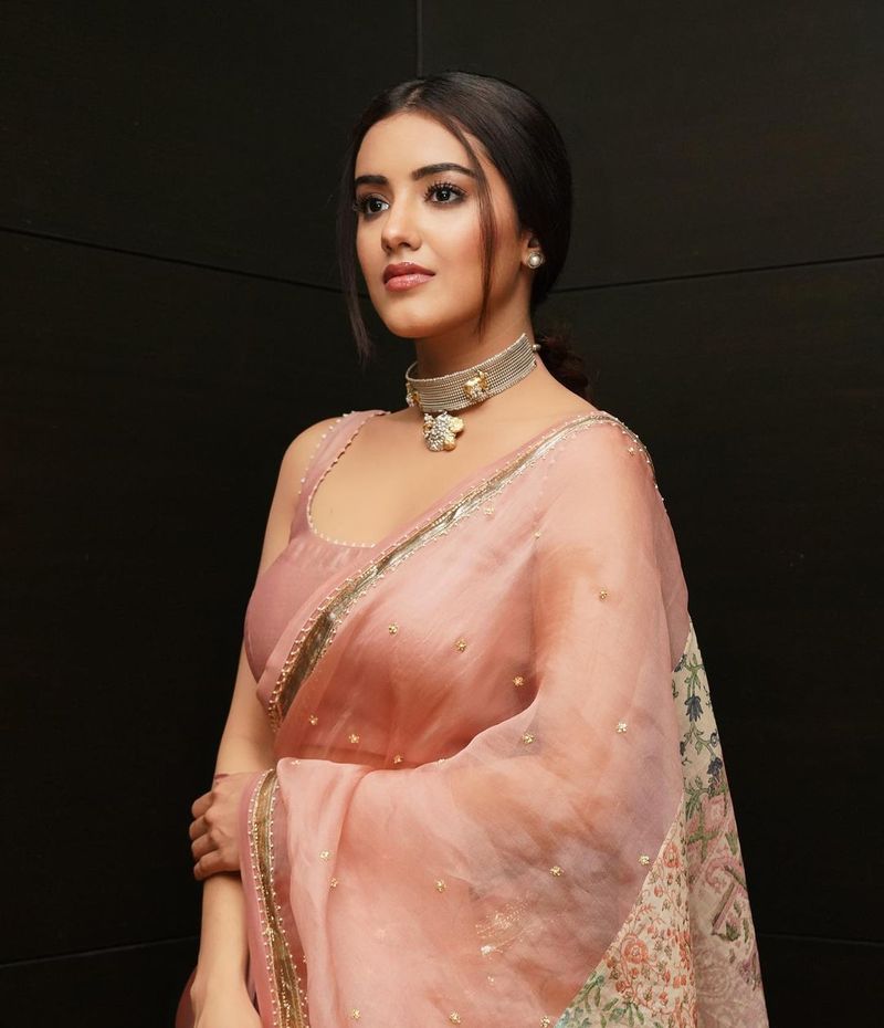 సినిమాల్లోకి రాకముందు, మోడల్ రాణించే సమయంలో చాలా యాడ్స్ చేసింది. టీవీ కమర్షియల్ సైతం ఆమె కెరీర్కి బాటలు వేశాయని చెప్పొచ్చు.