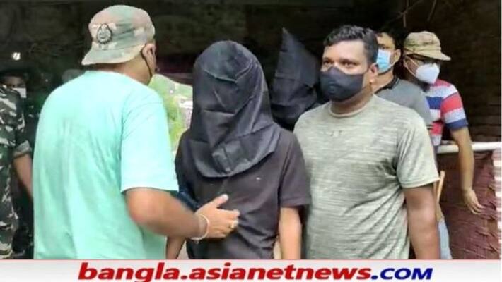 4 dead bodies of the same family of Malda has been recovered in front of the DM RTB 4 dead bodies of the same family of Malda has been recovered in front of the DM RTB