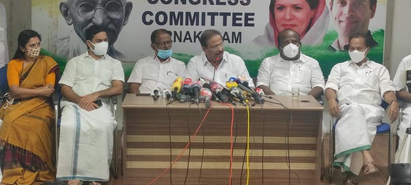 ഈ സംഭവം നടക്കുമ്പോൾ അവർ കോളേജിൽ ഇല്ല. പേരാമ്പ്ര സ്വദേശിയായ ഫ്രാൻസിസും പിണറായിയും തമ്മിൽ സംഘർഷം നടന്നിട്ടുണ്ട്. പിണറായി ഒരു പൊതുയോഗത്തിൽ പങ്കെടുക്കാൻ വന്നതായിരുന്നുവെന്നും ഫ്രാൻസിസിനെ കുറിച്ച് മോശമായി സംസാരിച്ചപ്പോൾ അദ്ദേഹം തിരിച്ചടിച്ചുവെന്നും കെ സുധാകരന് പറഞ്ഞു.