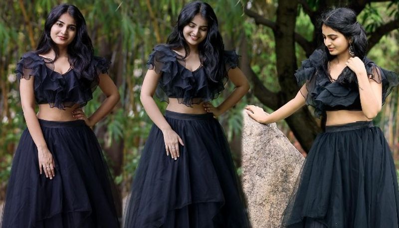 అనన్య అందానికి ముంబయి భామలు కూడా దిగదుడుపే అనిపిస్తుంది. ఇటీవల ఈ బ్యూటీ పంచుకుంటున్న గ్లామర్ ఫోటోలు చూస్తే ఎవ్వరైనా షాక్ అవ్వాల్సిందే.