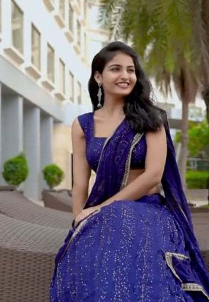 అందానికి అందం, నటన, టాలెంట్ ఉంటే ఇండస్ట్రీలో రాణించడం పెద్ద సమస్య కాదు. ఈ బ్యూటీలో అవన్నీ కనిపిస్తున్నాయి. తెలుగమ్మాయి అనే డ్రా బ్యాక్ ఏం చేస్తుందనేది చూడాలి.