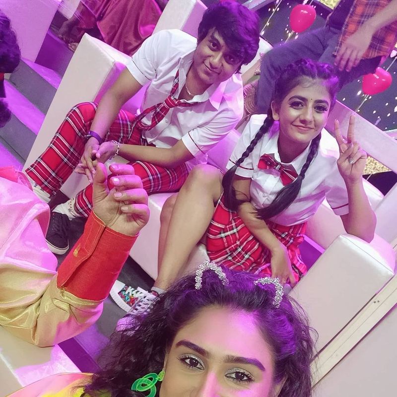 பள்ளி சீருடையில் ஆஜித் - கேபி