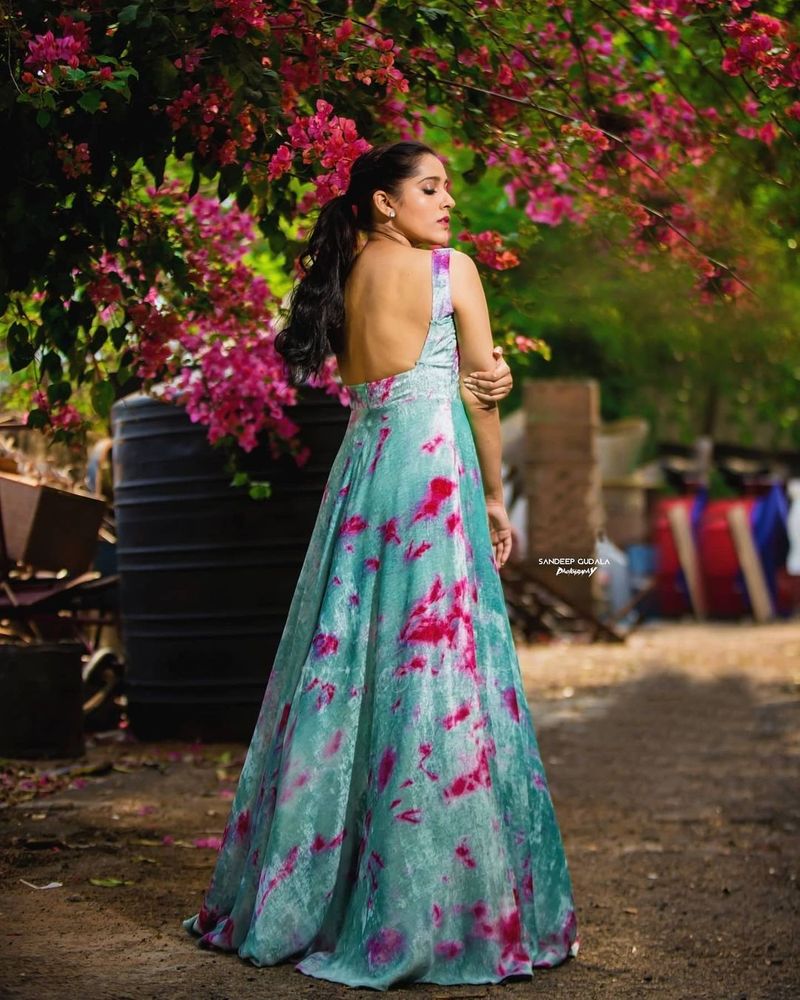 రష్మీ ఓ వైపు `జబర్దస్త్`కి యాంకర్గా, మరోవైపు `ఢీ` డాన్స్ షోలో క్వీన్స్ టీమ్కి లీడర్గా వ్యవహరిస్తుంది. అంతేకాదు మరో వ్యవహారం కూడా ఉంది.