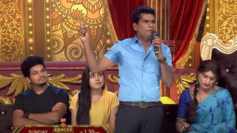 ఇక చమ్మక్ చంద్ర ఊర్లో ఉన్న తన అమ్మా నాన్నల కోసం కోటి రూపాయలతో లగ్జరీగా ఇళ్లు కట్టిస్తున్నాడట. అమ్మానాన్న చివరి రోజుల్లో నా ఇంట్లో ఉండాలని తాను కోరుకుంటున్నట్టు చెప్పింది.