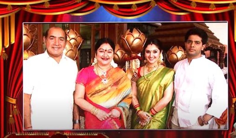 ఈ సందర్భంగా డాడీకి గట్టిగా ఓ ముద్దుచ్చింది. తండ్రితో ఉన్న అనుబంధాన్ని పంచుకుంది. శ్రీదేవి తండ్రి సీనియర్ నటుడు విజయ్ కుమార్ అనే విషయం తెలిసిందే.