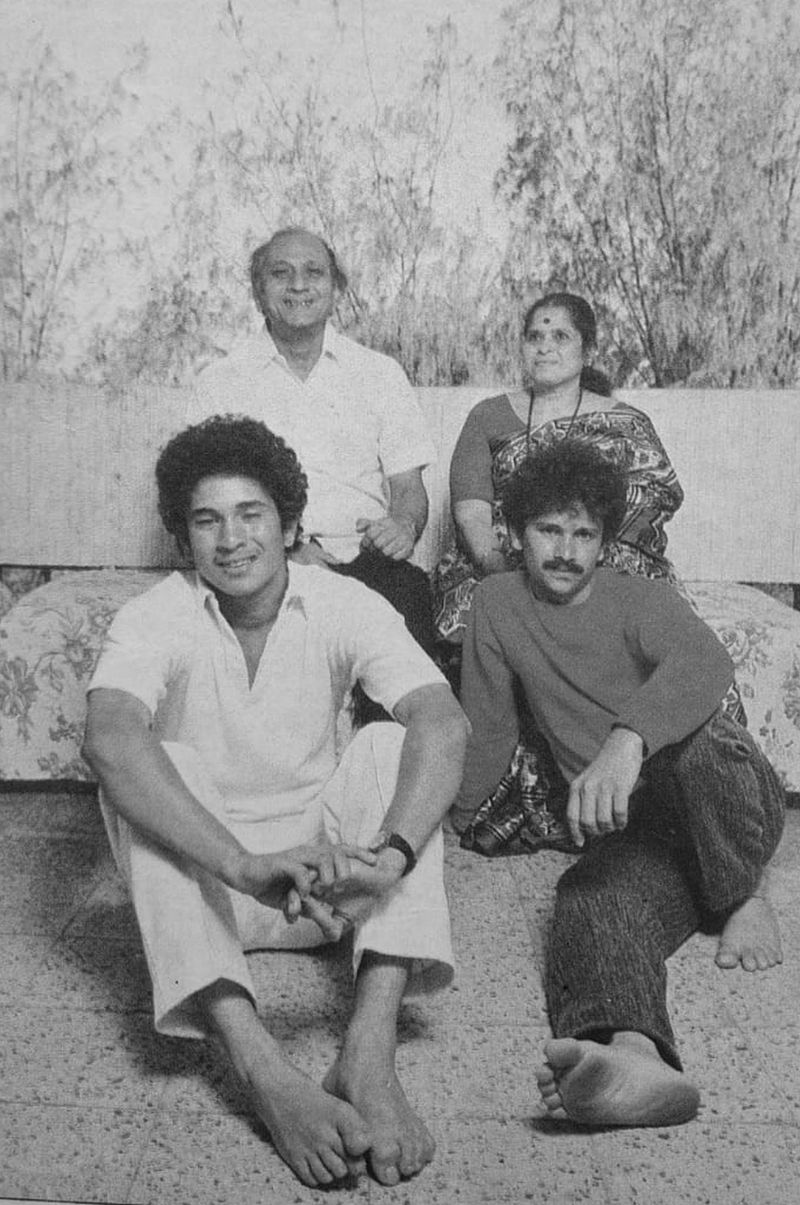 సచిన్ టెండూల్కర్ తండ్రి రమేశ్ టెండూల్కర్,1999, మే 19న మరణించారు. ఆ సమయంలో 1999 క్రికెట్ వరల్డ్కప్లో పాల్గొంటున్న సచిన్, తండ్రి అంత్యక్రియల్లో పాల్గొని, ఆ తర్వాతి రోజే తిరిగి జట్టుతో కలిశాడు..