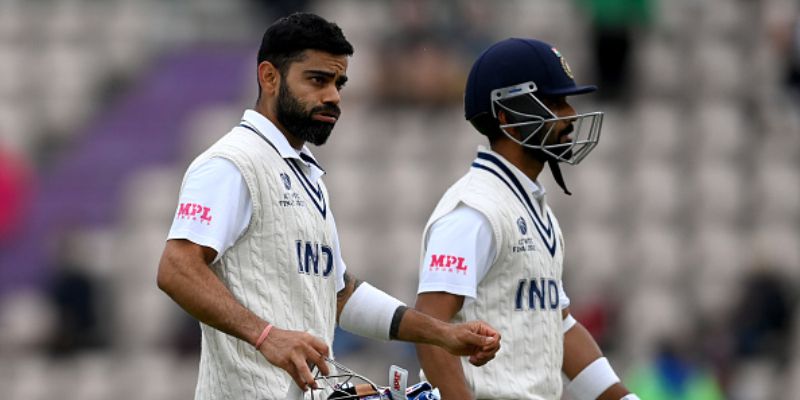 విరాట్ కోహ్లీ, అజింకా రహానే కలిసి నాలుగో వికెట్కి 50+ పరుగుల భాగస్వామ్యం నెలకొల్పారు. కోహ్లీ అవుటైన సమయంలో నాన్-స్ట్రైయికింగ్ ఎండ్లో ఉన్న అజింకా రహానే ఓ అరుదైన రికార్డు క్రియేట్ చేశాడు..