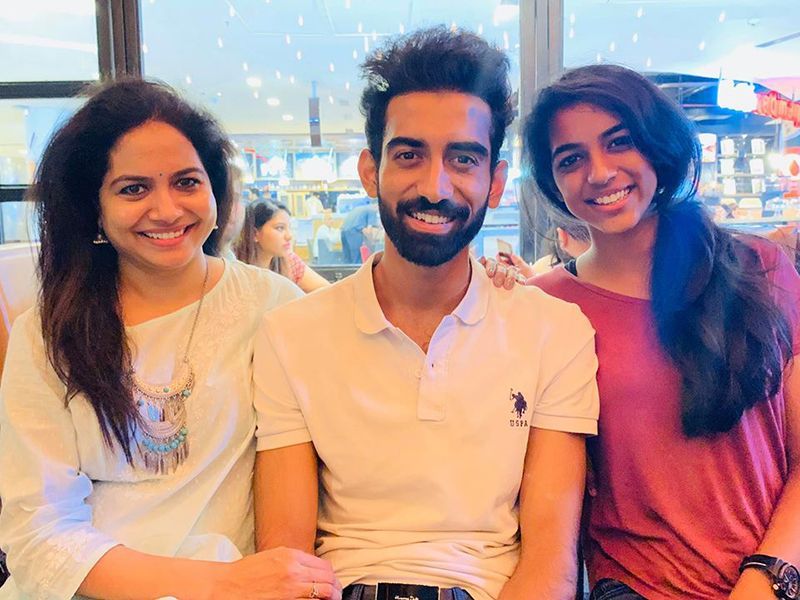 ఇద్దరు పిల్లల్ని కెరీర్ లో మంచి స్థాయికి తీసుకెళ్లాలని సునీత గట్టి ప్రయత్నాల్లో ఉన్నారు. అమ్మను ఎంతగానో ప్రేమించే శ్రేయా, ఆకాష్ ఆమె మార్గదర్శకత్వంలో ముందుకు వెళుతున్నారు.