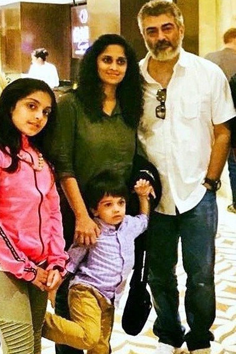 மகன் -மகளுடன் தல அஜித் 