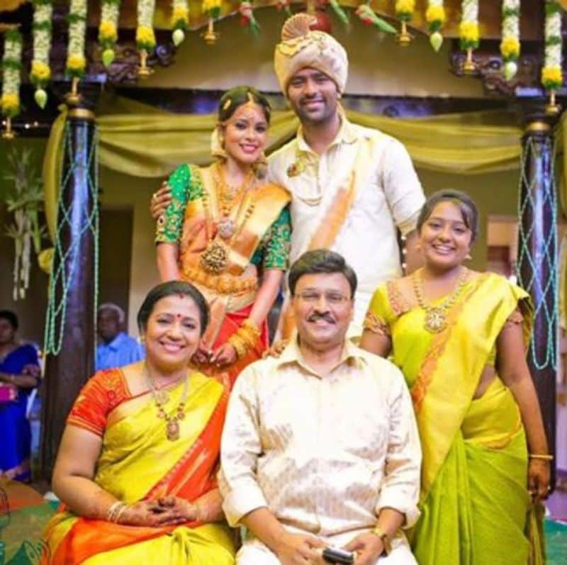 மகன் மற்றும் மகளுடன் பாக்யராஜ் 