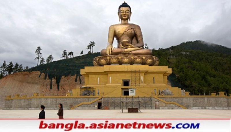 মূলত ১৪ থেকে ২১ দিনের নিভৃতবাস বা কোয়ারেন্টিনের কড়া নিয়ম মানতেই ভুটানে সামান্য়তম সংক্রমণের সম্ভাবনাও থাকে না বলে মত বিশেষজ্ঞদের। এমনকি বিপুল হারে চলেছে কোভিড টেস্টও। তাই ঘুরতে গেলে মন করবে না কোভিড কোভিড।
