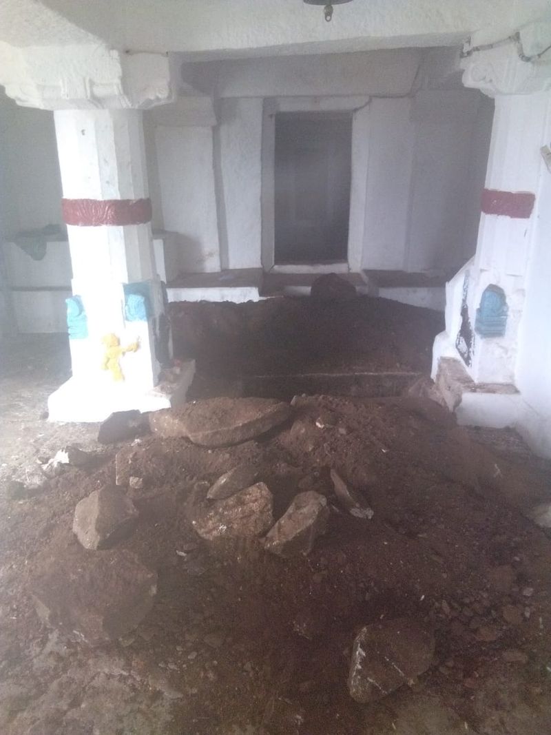 ಹಾಸನ ಜಿಲ್ಲೆ ಆಲೂರು ತಾಲೂಕಿನ ಕೆ.ಹೊಸಕೋಟೆ ಸಮೀಪದ ಪಾರ್ವತಮ್ಮನ ಬೆಟ್ಟದಲ್ಲಿ ನಿಧಿಗಾಗಿ ಶೋಧ