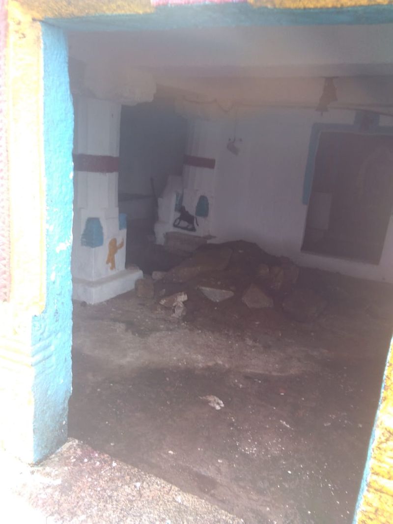 ನಿಧಿ ಆಸೆಗಾಗಿ ದೇವಾಲಯದ ಗರ್ಭಗುಡಿಯನ್ನೇ ಅಗೆದಿದ್ದ ದುಷ್ಟರು