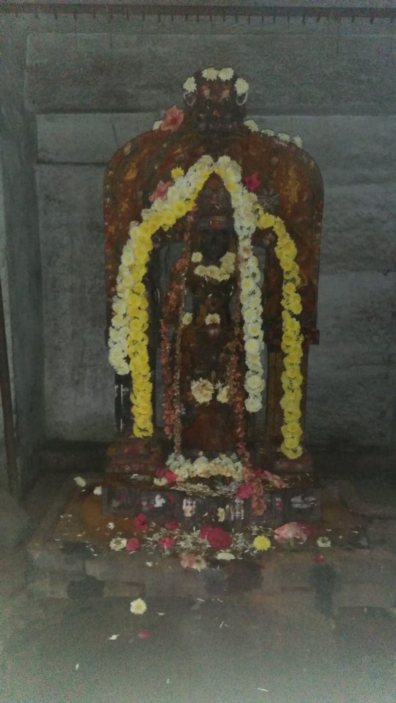 ಈ ಬಗ್ಗೆ ಪೊಲೀಸರಿಗೆ ದೂರು ನೀಡಿದ್ದ ದೇವಾಲಯದ ಆಡಳಿತ ಮಂಡಳಿ