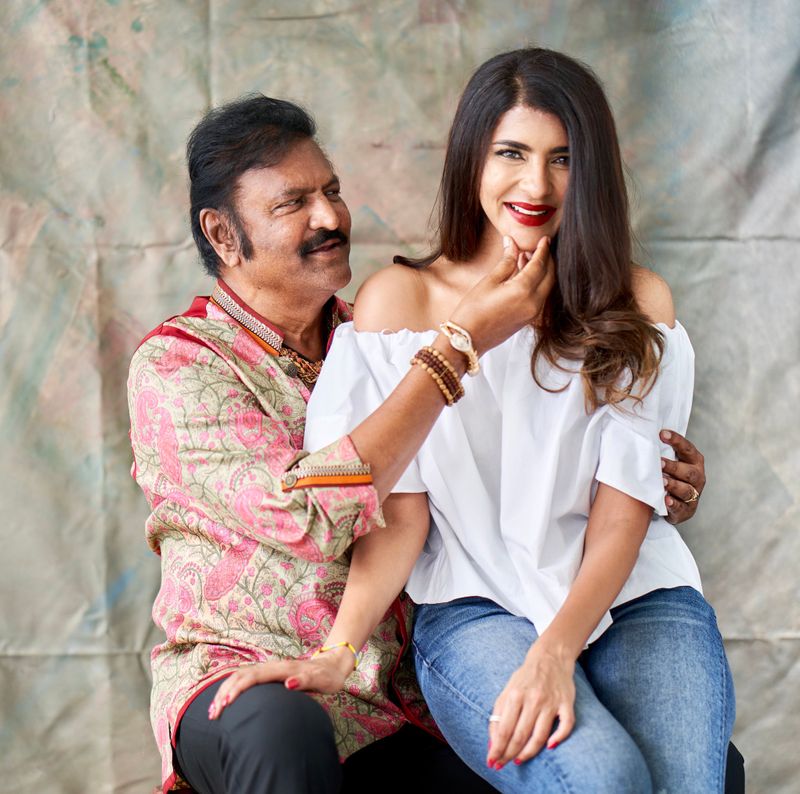 నాన్న మోహన్బాబుతో ఉన్న చిత్రాన్ని పంచుకుంటూ విషెస్ తెలియజేసిన మంచు లక్ష్మీ.