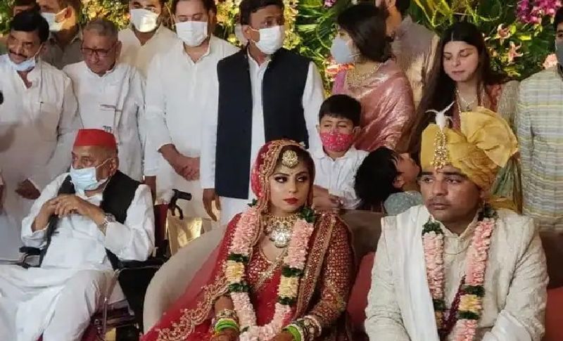 दीपाली उर्फ शालू सैफई के पूर्व ब्लॉक प्रमुख स्वर्गीय रणवीर सिंह यादव की बेटी और मैनपुरी से पूर्व सांसद तेजप्रताप यादव की बहन हैं। जिनकी शादी अश्विनी यादव से शादी हुई। अश्विनी फिरोजाबाद जिले के ग्राम फरीदा के रहने वाले हैं। अश्विनी सेंट्रल यूनिवर्सिटी चंडीगढ़ में एसोसिएट प्रोफेसर हैं। 