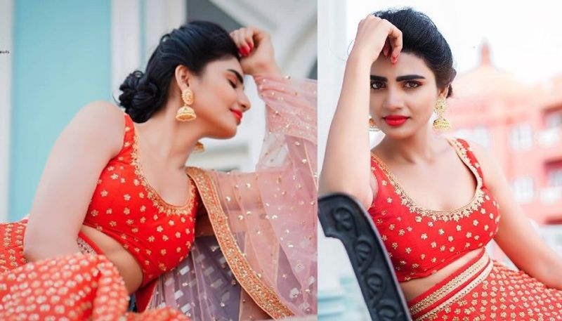 వర్ష ప్రస్తుతం `జబర్దస్త్`తోపాటు `శ్రీ దేవి డ్రామా కంపెనీ`లోనూ మెరుస్తుంది.