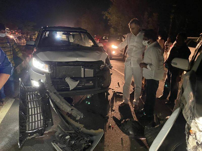 minister harish rao escaped from road accident ksp