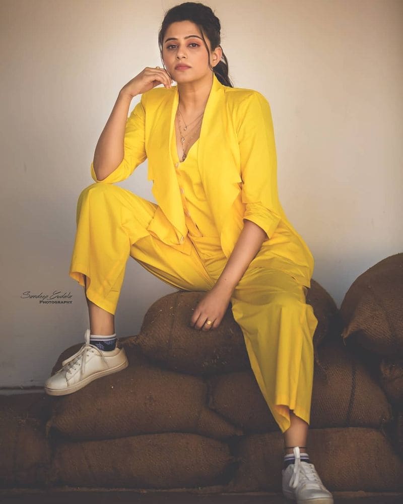 `ఢీ` షోతో పాపులర్గా మారిన ప్రియమణి రెండేళ్ల క్రితమే డిజిటల్ రంగంలోకి ఎంట్రీ ఇచ్చింది. ఇప్పటికే ఆమె `ఫేమస్ ఫిల్మ్ఫేర్`, `ది ఫ్యామిలీ మ్యాన్`, `హిజ్ స్టోరీ`లో నటించింది. ఇటీవల `ది ఫ్యామిలీ మ్యాన్ 2` లో అదరగొట్టింది. ప్రస్తుతం ఆమె చేతిలో మరికొన్ని వెబ్ సిరీస్లున్నాయని టాక్. సినిమాలు, టీవీ షోస్, వెబ్ సిరీస్లతో ఫుల్ బిజీగా ఉందీ భామ.