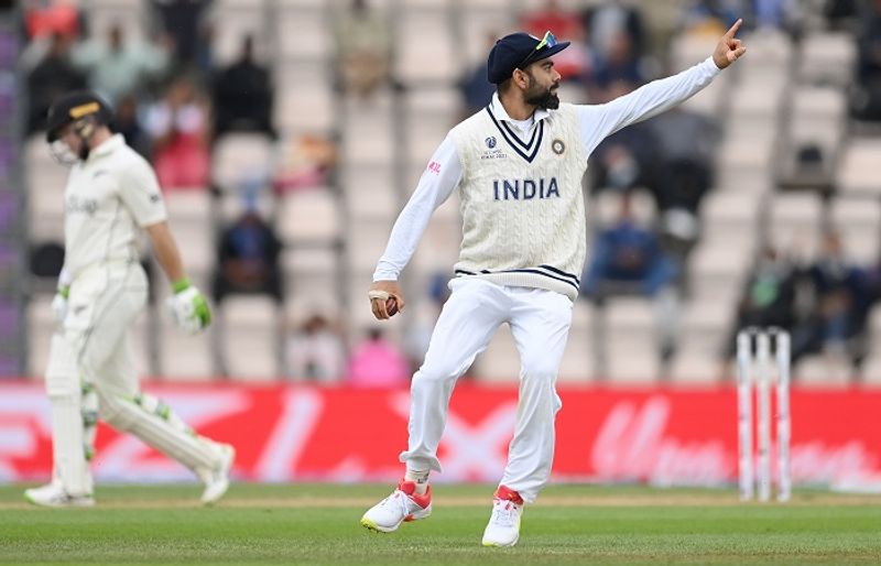 అతని ఎనర్జీ డిఫరెంట్ లెవెల్. ప్రతీసారి క్రీజులోకి వచ్చినప్పుడు బెస్ట్ పర్ఫామెన్స్ ఇవ్వాలని కోహ్లీ ప్రయత్నిస్తున్నాడు...