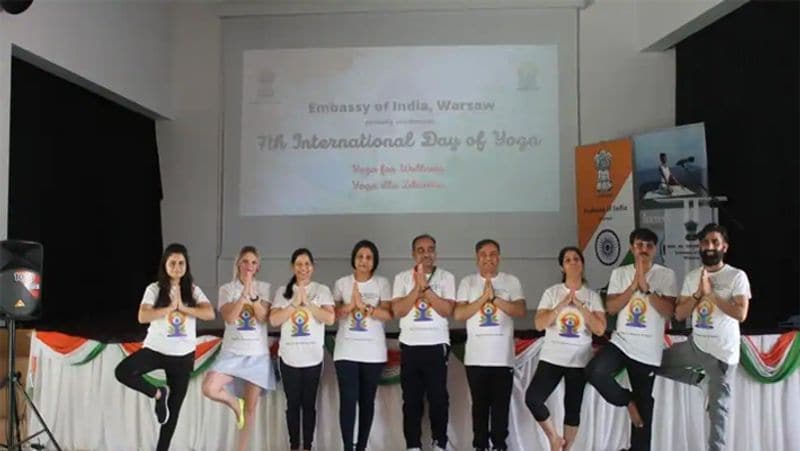 पोलैंड में इस तरह मना योग डे
वारसॉ और व्रोकला में अंतर्राष्ट्रीय योग दिवस 2021 समारोह आयोजित किया गया। जिसकी फोटो शेयर की है।
