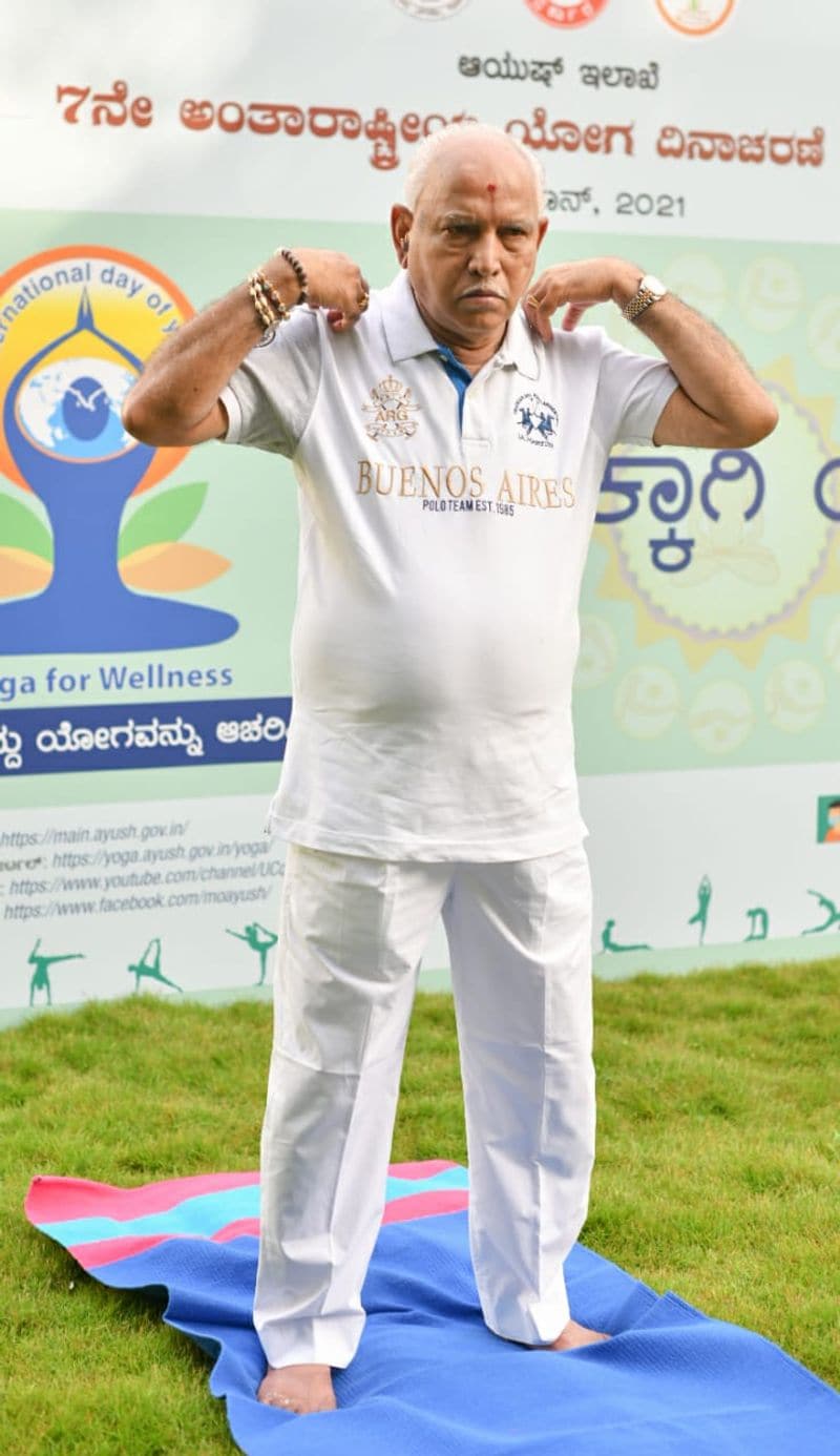 ಸಮಗ್ರ ಆರೋಗ್ಯ ಪದ್ಧತಿ ಯಾಗಿರುವ ಯೋಗ ಔಷಧಿ ರಹಿತ ಸರಳ ಅಡ್ಡಪರಿಣಾಮ ರಹಿತ ಚಿಕಿತ್ಸಾ ಪದ್ಧತಿಯಾಗಿದೆ. ಯೋಗದ ರಾಜಧಾನಿ ಕರ್ನಾಟಕವಾಗಿದೆ ಎಂದು ಬಿಎಸ್ವೈ