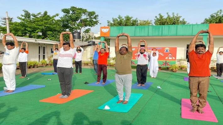 ap state bjp president somu veerraju participated in yoga programs - bsb ap state bjp president somu veerraju participated in yoga programs - bsb