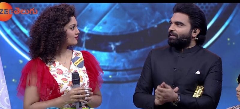 ఆయన ఓ టెలివిజన్ ఈవెంట్ లో ఏపీ రాజధాని విషయంలో చేసిన వ్యాఖ్యలను కొందరు తప్పుబడుతున్నారు. ఆయన బహిరంగ క్షమాపణ చెప్పాలని డిమాండ్ చేస్తున్నారు.