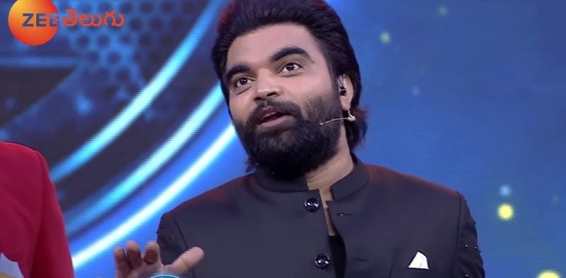 ఈ షోకి యాంకర్ గా ప్రదీప్ వ్యవహరించడం జరిగింది. కార్యక్రమంలో భాగంగా ఓ సంధర్భంలో ప్రదీప్ ఆంధ్రప్రదేశ్ రాజధాని వైజాగ్ అంటూ సంభోదించారు. ఈ కామెంట్ ని అమరావతి పరిరక్షణ సమితి అధ్యక్షుడు కే శ్రీనివాసరావు తప్పుబట్టారు.