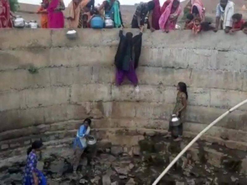 water crisis villagers made human chain