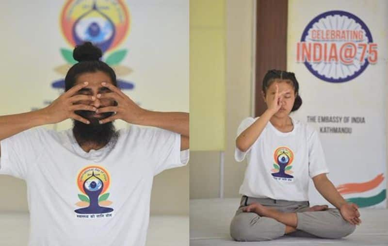 नेपाल में योग
नेपाल में भारत के दूतावास काडमाडूं में योग का आयोजन किया गया। स्वामी विवेकानंद कल्चर सेंटर में योग का प्रोग्राम रखा गया था। &nbsp;

