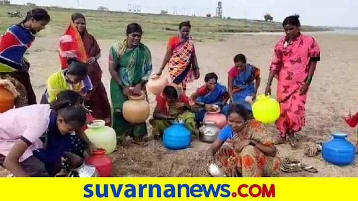 Villagers Faces Drinking Water Problem at Shahapur in Yadgir grg Villagers Faces Drinking Water Problem at Shahapur in Yadgir grg