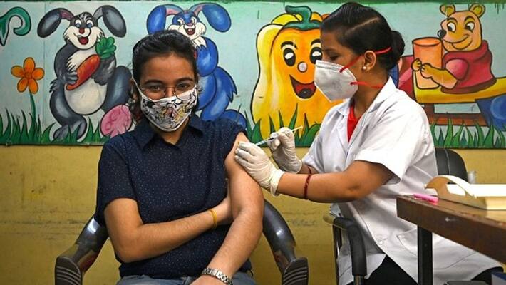 Bengal has vax stock for five days to jab 3 lakh recipients daily bmm Bengal has vax stock for five days to jab 3 lakh recipients daily bmm