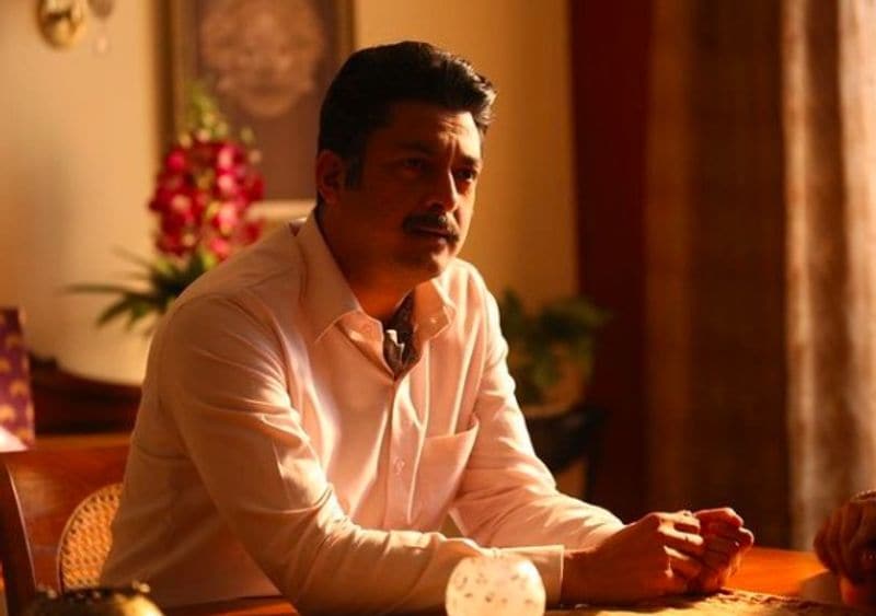 রোম্যান্টিক, অ্যাকশন, কমেডি সব ধরনের চরিত্রেই অভিনয় করেন। এমনকি অন্য ধারার বেশ কিছু সিনেমায়ও কাজ করেন। তবে বক্স-অফিসে সফলতা আসছিলই না। যার ফলে বেশ কিছুটা ভেঙ্গে পরেন তিনি।