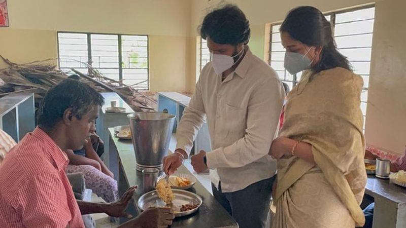ಸೆಲೆಬ್ರಿಟಿ ಕಪಲ್ ದೊಡ್ಡ ಅಭಿಮಾನಿ ಬಳಗವನ್ನು ಹೊಂದಿದ್ದಾರೆ. 