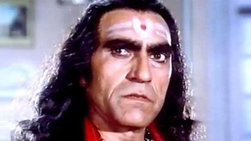 अमरीश पुरी को एक्टिंग का जुनून था और यही वजह थी कि प्रोड्यूसर्स के ठुकराने के बाद भी उन्होंने एक्टिंग को नहीं छोड़ा और थिएटर की तरफ रुख किया। 1971 में डायरेक्टर सुखदेव ने उन्हें 'रेशमा और शेरा' के लिए साइन किया, लेकिन उस वक्त तक उनकी उम्र 40 साल के करीब हो चुकी थी। 