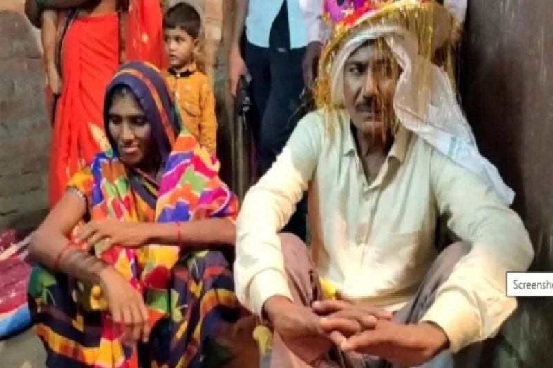 दरअसल, यह अनोखी शादी अमेठी में जामो थाना क्षेत्र के खुटहना गांव में रविवार रात को हुई। जहां 65 साल के मोतीलाल ने 60 साल की मोहिनी के साथ 7 फेरे लिए और पति-पत्नी बन गए। हालांकि, वह पिछले 28 साल से लिव-इन-रिलेशनशिप में रहे थे। लेकिन शादी नहीं की थी। लेकिन अब पूरे हिंदू रीति-रिवाज के अनुसार उनका विवाह हुआ है।