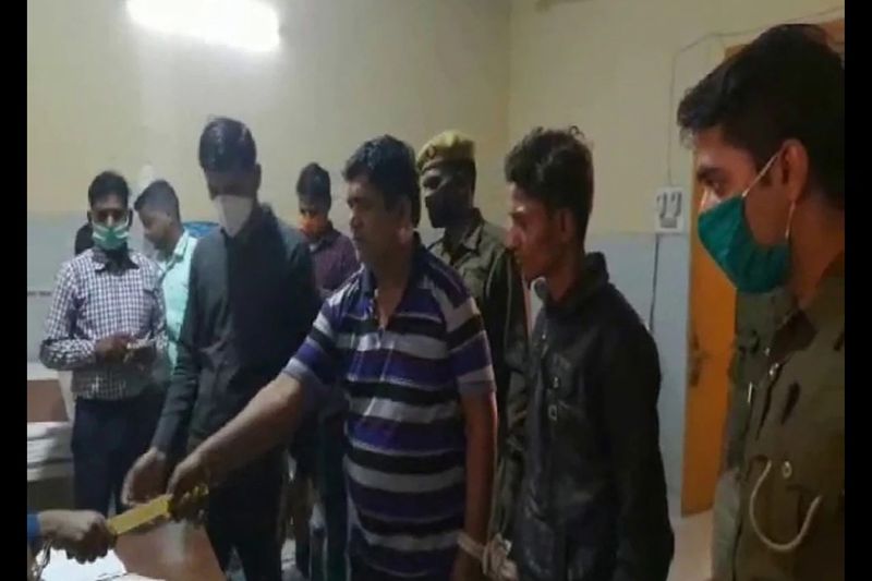 నిందితుడు పరశురామ్ దగ్గర దొరికిన ఒక బ్లాక్ మ్యాజిక్ పుస్తకంలో పిల్లలు పుట్టాలంటే ఏం చేయాలో రాయబడి ఉంది. దీపావళి రోజు రాత్రి ఆడపిల్ల హృదయాన్ని తింటే.. భార్యకు సంతానం కలుగుతుందని ఉంది. దీనికోసం పరశురామ్ తన మేనల్లుడు అంకుల్ను డబ్బుతో మభ్యపెట్టాడు. దీనికి వీరెన్ కూడా సపోర్ట్ చేశాడు.
