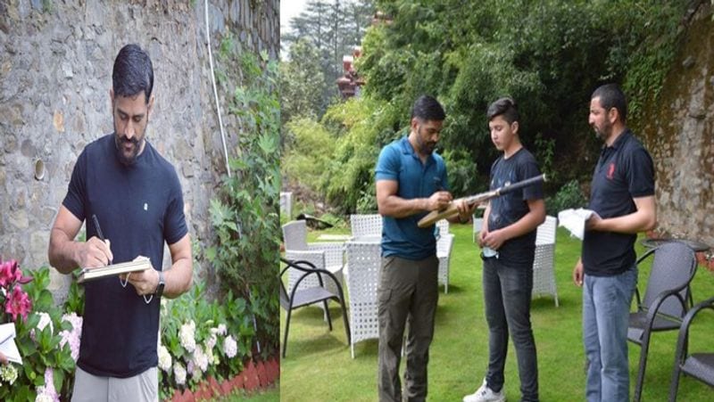 जल्द ही एक्शन में दिखेंगे धोनी
आईपीएल 2021 मई में स्थगित होने के बाद एमएस धोनी अपने परिवार के साथ पहले रांची और अब शिमला में है। अगली बार वो इंडियन प्रीमियर लीग (IPL) 2021 के दूसरे चरण के दौरान एक्शन में दिखाई देंगे। भारत के पूर्व कप्तान चेन्नई सुपर किंग्स (CSK) के कप्तान हैं और येलो आर्मी की कप्टैनशिप करना जारी रखेंगे। उनकी टीम इस सीजन बेहतरी फॉर्म में है और प्वाइंट्स टेबल में 7 में से 5 जीत के साथ दूसरे नंबर पर है।