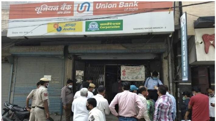Thieves Drill Hole In Wall Of Bank, Steal 55 lakh Thieves Drill Hole In Wall Of Bank, Steal 55 lakh