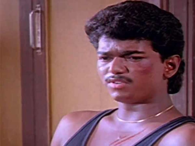 இதற்கு எல்லாம் ஒரு படி மேலே போய் பிரபல வார இதழ் ஒன்று விஜய்யின் முதல் படமான நாளைய தீர்ப்பு படத்திற்கு ‘தேவாங்கு மாதிரி இருக்கிறார்’ என்று குறிப்பிட்டிருந்தது. இப்போது எல்லாம் ஒரு நடிகரை அப்படி விமர்சித்துவிட்டால் நடப்பதே வேறு. ஆனால் அப்போது விஜய் அதற்காக எந்த எதிர்ப்பையும் காட்டாமல் அமைதியாக இருந்தார். 