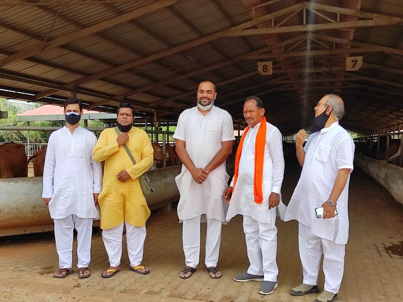 ರಾಜ್ಯದಲ್ಲೂ ಗೋ ಸಂತತಿ ಅಭಿವೃದ್ಧಿ ಮತ್ತು ಅಪರೂಪದ ತಳಿಗಳ ರಕ್ಷಣೆಗೆ ಕಟಿಬದ್ಧವಾಗಿರುವುದಾಗಿ ತಿಳಿಸಿದರು.