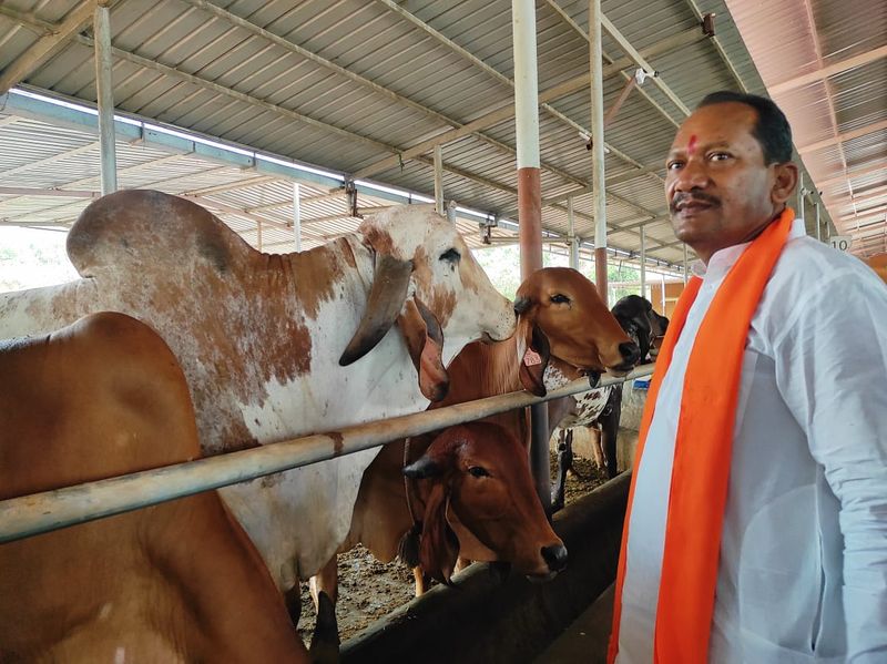 ಗೋ ರಕ್ಷಣೆಗಾಗೀ ಶೀಘ್ರದಲ್ಲೇ ವಾರ್ ರೂಮ್ ತೆರೆಯಲಾಗುವುದು ಎಂದು ತಿಳಿಸಿದರು.

