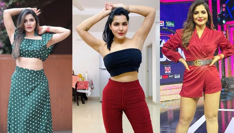 బిగ్బాస్ భామ ఆషురెడ్డి డబ్ స్మాష్లతో పాపులర్ అయ్యింది. బిగ్బాస్లో రాహుల్ సిప్లిగంజ్తో లవ్ స్టోరీ నడిపించింది. ఆ తర్వాత జూ సమంతగా కనిపించడంతో మరింత క్రేజ్ని సొంతం చేసుకుంది.