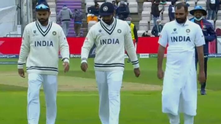 Twitterati come up with hilarious reactions seeing Shami wrapped up in towel Twitterati come up with hilarious reactions seeing Shami wrapped up in towel